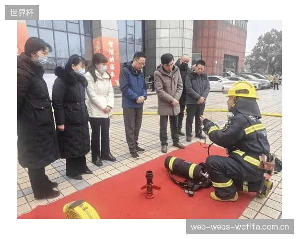除了硬件改造,场馆工作人员接受过多少次专业的应急疏散与救援演练?多数场馆的应急预案是否仍停留在纸面? 除了硬件改造,场馆工作人员接受过多少次专业的应急疏散与救援演练?多数场馆的应急预案是否仍停留在纸面?